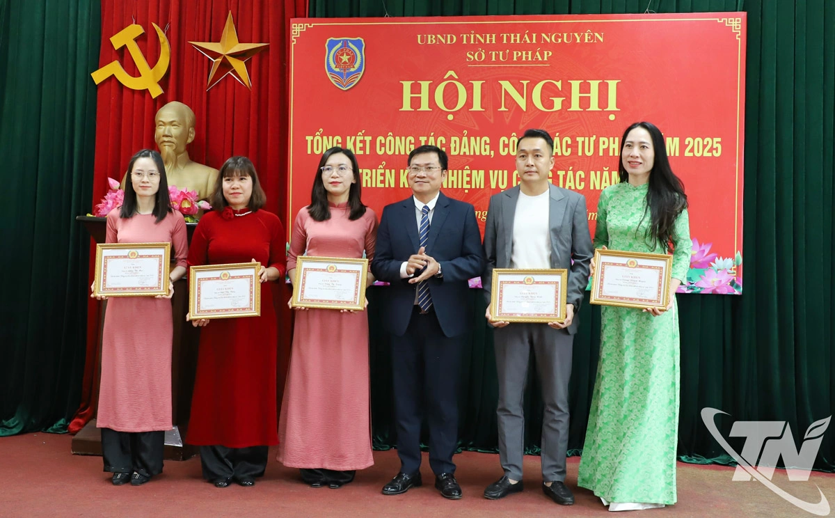 5 c&aacute; nh&acirc;n ho&agrave;n th&agrave;nh xuất sắc nhiệm vụ năm 2025 được khen thưởng.