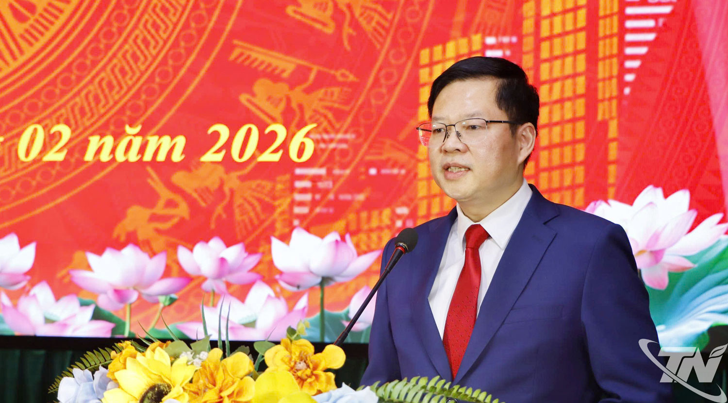 Đồng chí Đinh Quang Tuyên phát biểu tại buổi lễ.