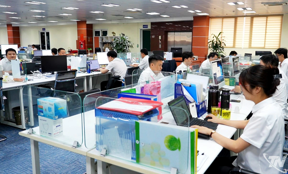 Việc ứng   dụng phần   mềm quản lý   nhân sự KPI   tại doanh   nghiệp góp   phần cải   thiện năng   suất lao động   và ý thức làm   việc của các   nhân viên.