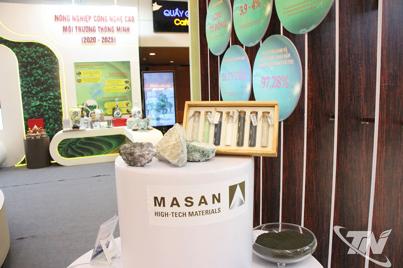 Khu vực trưng b&agrave;y sản phẩm của N&uacute;i Ph&aacute;o-Masan High-Tech Materials trong gian triển l&atilde;m của Bộ N&ocirc;ng nghiệp v&agrave; M&ocirc;i trường