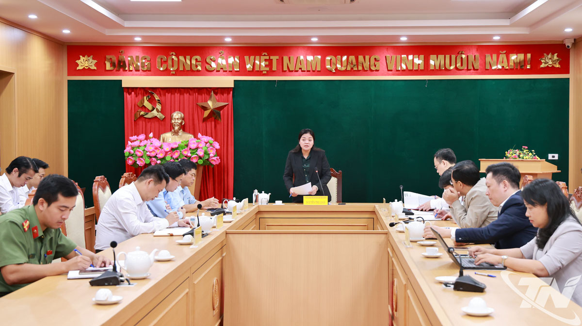 Đồng chí Phó Chủ tịch UBND tỉnh Nguyễn Thị Loan chủ trì buổi tiếp công dân