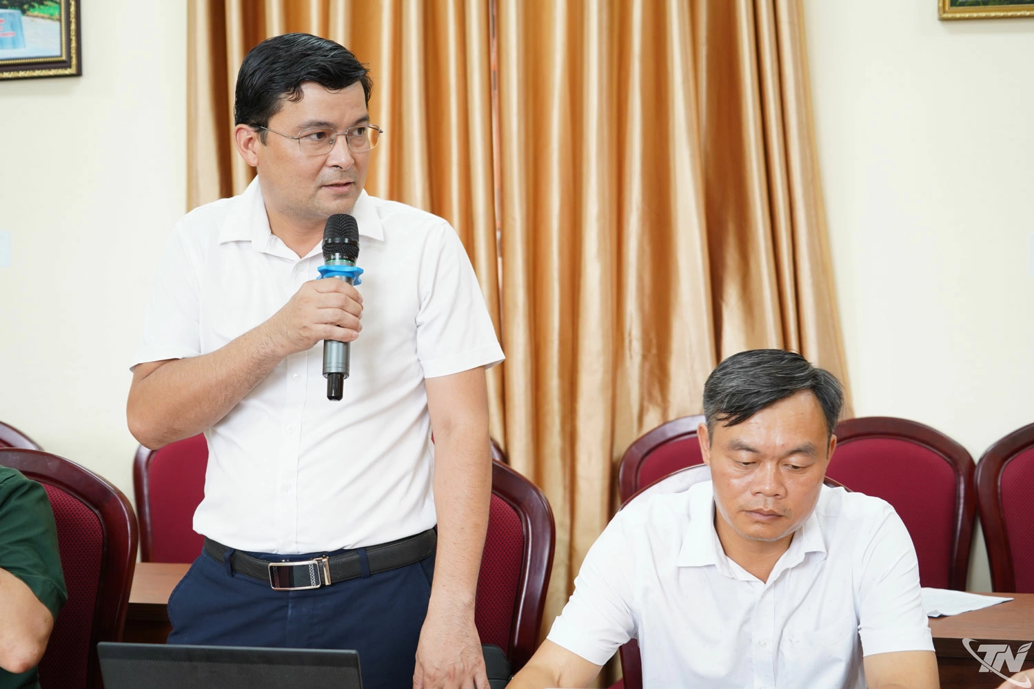 Đại diện Ủy ban MTTQ Việt Nam xã Bình Thành báo cáo tại buổi làm việc.