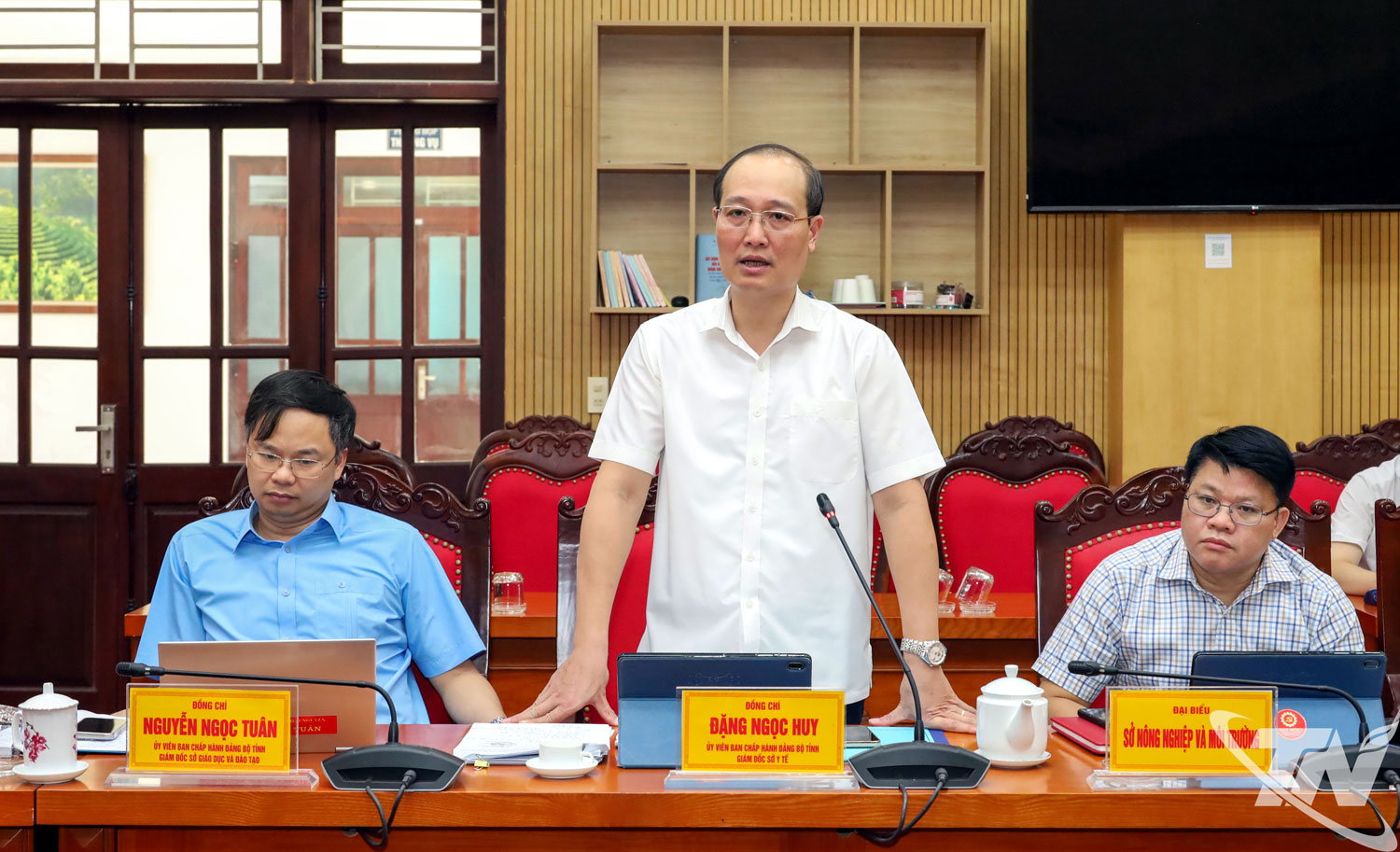 Các đại biểu phát biểu đóng góp ý kiến tham luận.