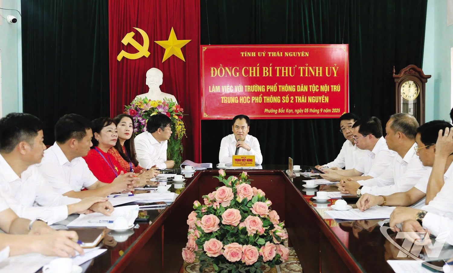 Đồng chí Bí thư Tỉnh ủy Trịnh Việt Hùng chủ trì buổi làm việc.