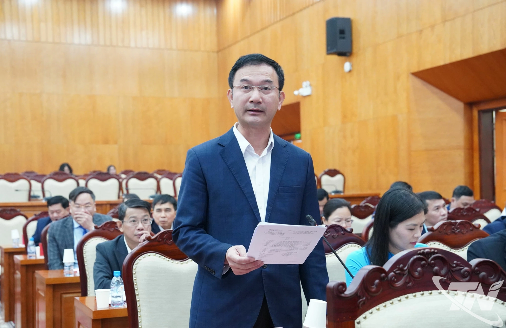 L&atilde;nh đạo Sở X&acirc;y dựng giải tr&igrave;nh một số nội dung.