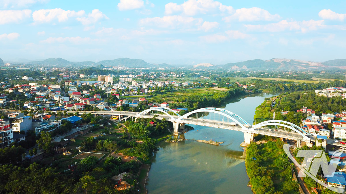 Dự án xây dựng tuyến đê Hữu Cầu đoạn từ cầu Cao Ngạn đến đập Thác Huống có tổng kinh phí dự kiến khoảng 7.610 tỷ đồng.