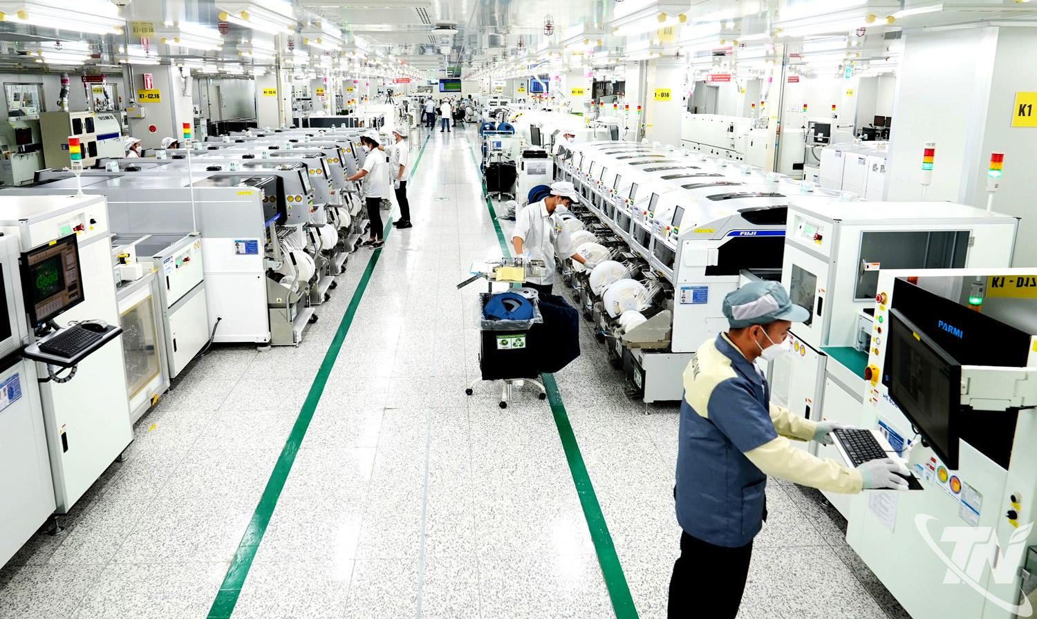 Hơn một thập niên qua, Thái Nguyên đã vươn lên trở thành một trong những trung tâm sản xuất   công nghiệp của cả nước, nổi bật là lĩnh vực điện tử. Hệ thống các khu công nghiệp trên địa bàn   tỉnh phát triển nhanh, thu hút nhiều dự án đầu tư trong và ngoài nước.