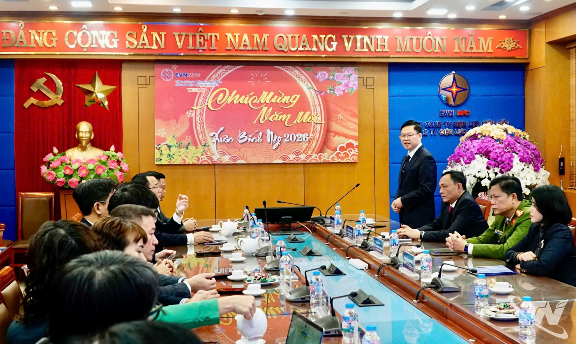 Đồng chí Đinh Quang Tuyên, Phó Bí thư Tỉnh ủy, Chủ tịch UBMTTQ Việt Nam tỉnh Thái Nguyên thăm chúc tết tại Công ty Điện lực Thái Nguyên.