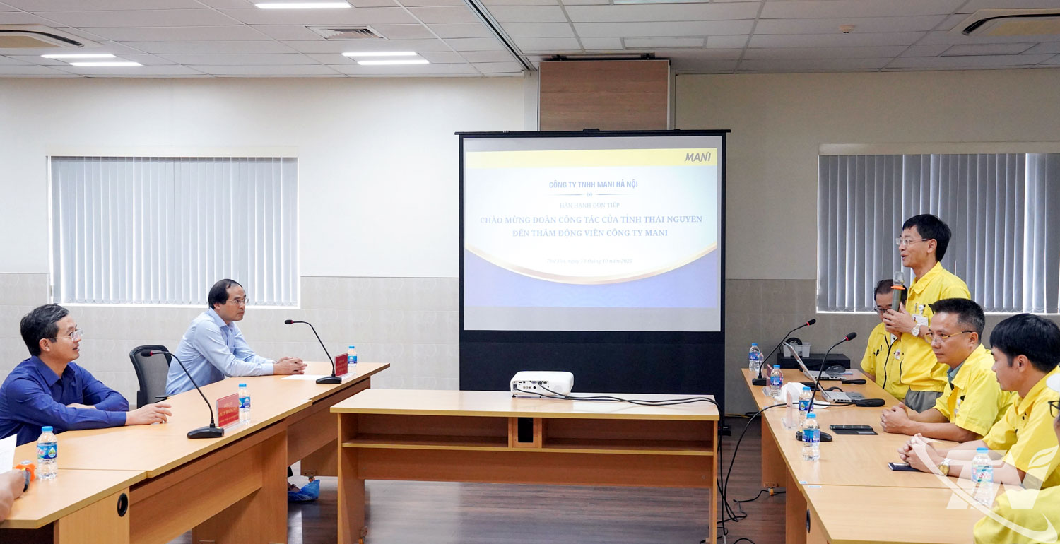 Đồng chí Bí thư Tỉnh ủy, Trịnh Xuân Trường cùng Đoàn công tác của tỉnh đến thăm, động viên tại tại Công ty TNHH Mani Hà Nội (Khu công nghiệp Điềm Thụy)