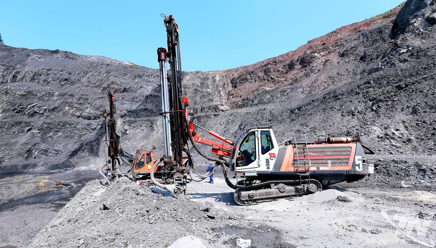 Tỉnh Thái Nguyên được đánh giá là một trong những địa phương có tiềm năng khoáng sản lớn của cả nước, với nguồn tài nguyên phong phú, đa dạng, với các loại chủ yếu gồm: Vonfram, than, sắt, chì, kẽm, titan, vàng... Trong ảnh: Khai thác than tại Công ty than Khánh Hòa - VVMI.