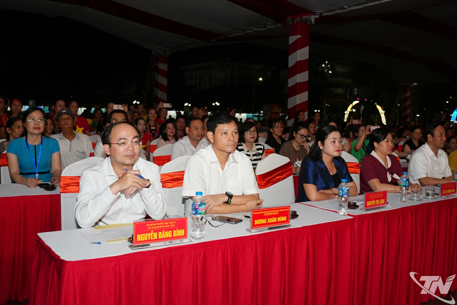 Đồng chí Nguyễn Đăng Bình, Phó Bí thư Thường trực Tỉnh ủy, Chủ tịch HĐND tỉnh dự và chỉ đạo buổi tổng duyệt chương trình nghệ thuật đặc biệt.