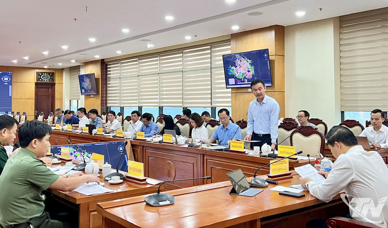 Lãnh đạo Sở Xây dựng báo tại Hội nghị.