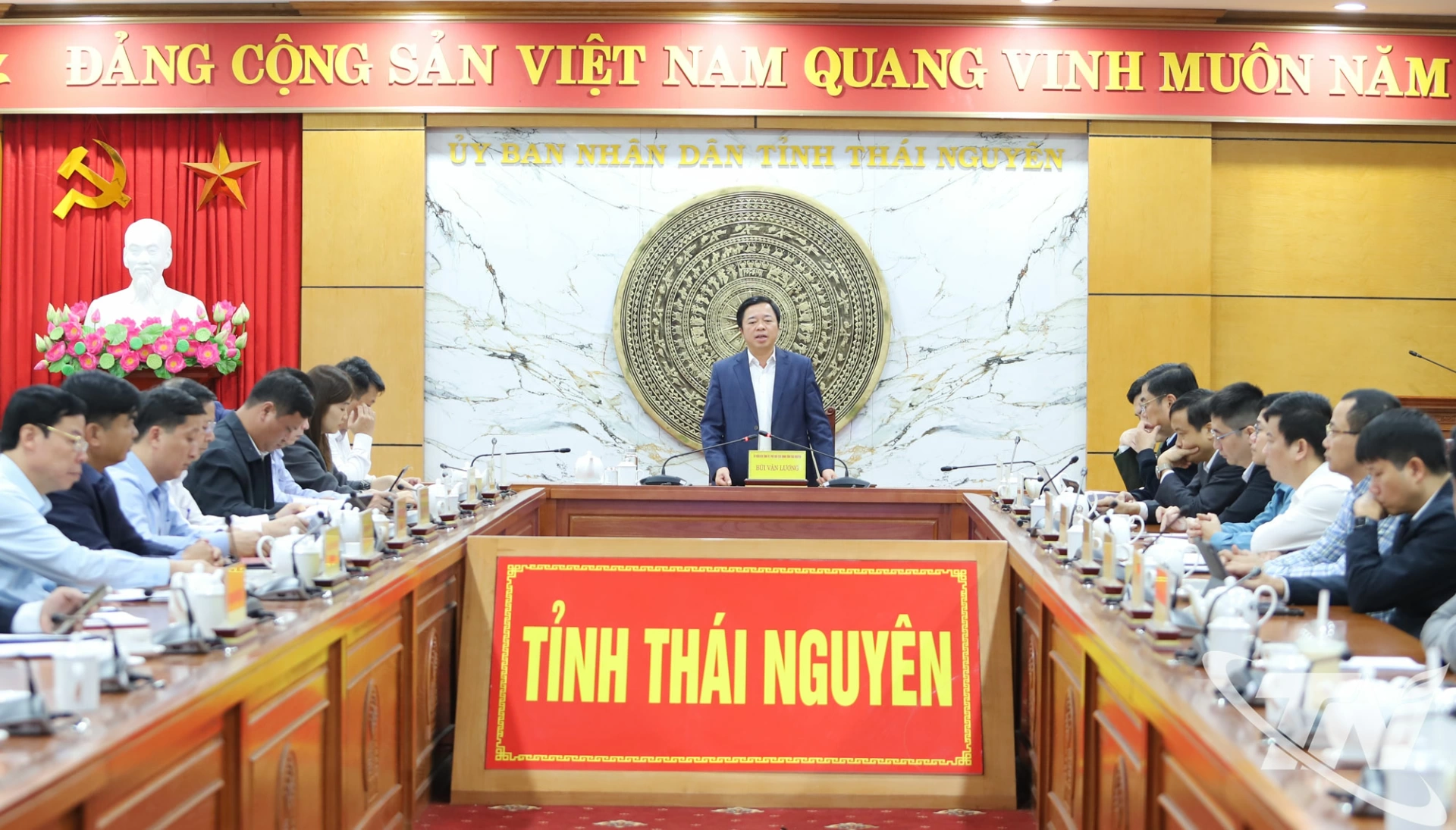 Đồng chí Phó Chủ tịch UBND tỉnh Bùi Văn Lương chủ trì cuộc họp.