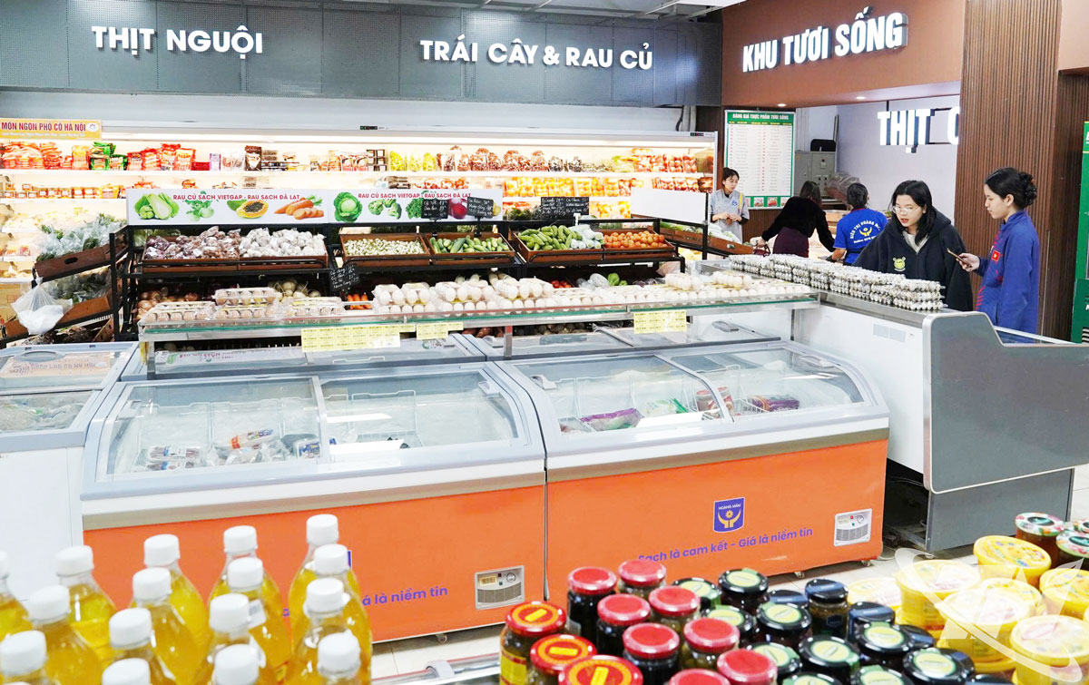 Thời điểm cuối năm, hàng hóa tại các siêu thị, trung tâm thương mại trên địa bàn tỉnh được chuẩn bị dồi dào, rõ nguồn gốc xuất xứ, bảo đảm an toàn cho người tiêu dùng. Ảnh Nguyên Ngọc