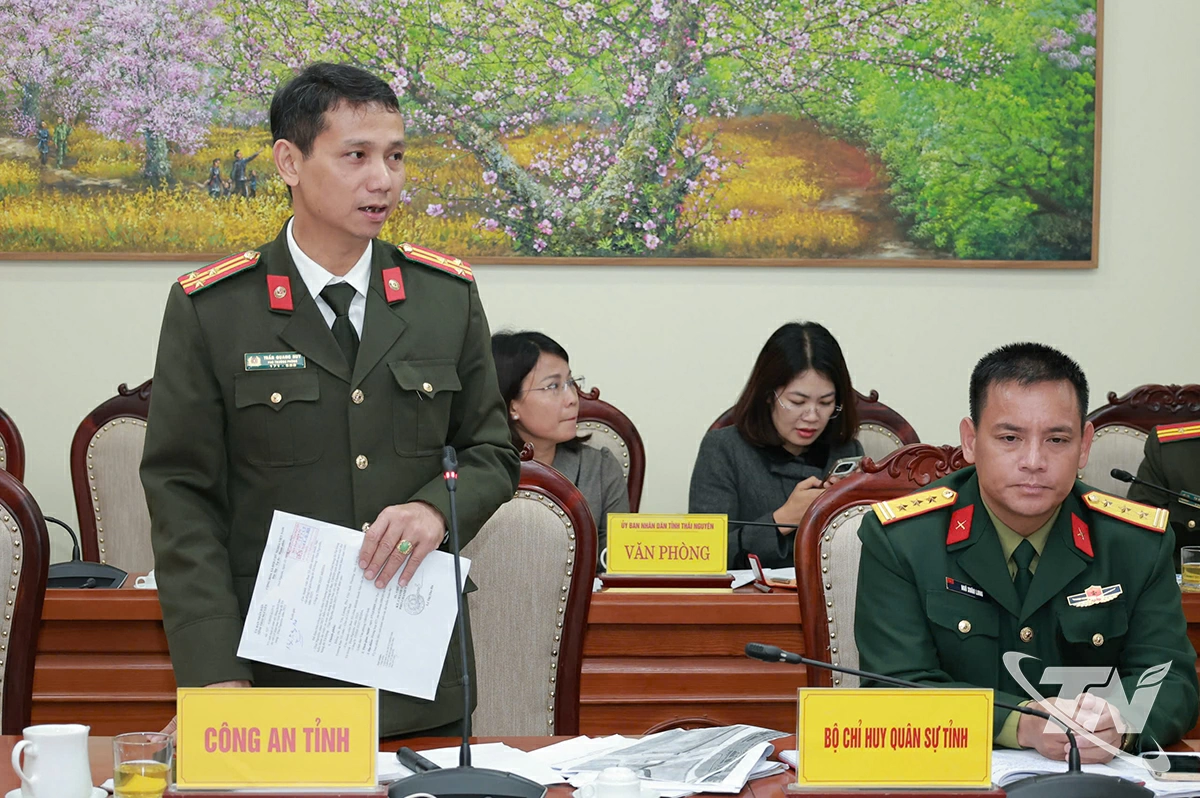 Các sở, ban, ngành báo cáo kết quả thực hiện nhiệm vụ được giao.