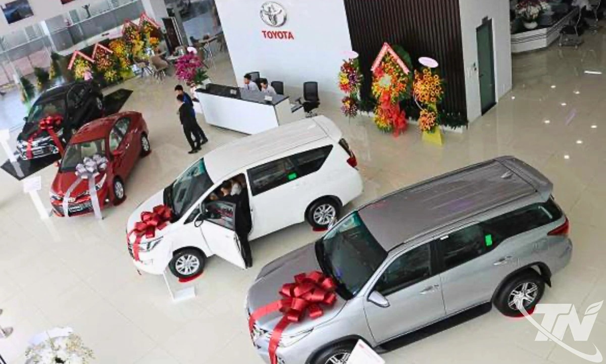 C&aacute;c showroom &ocirc; t&ocirc; triển khai nhiều chương tr&igrave;nh ưu đ&atilde;i nhằm thu h&uacute;t kh&aacute;ch h&agrave;ng dịp cuối năm.