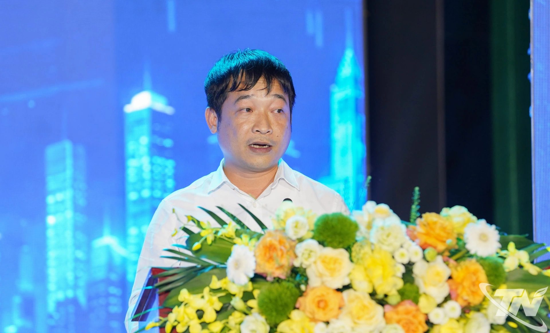 Lãnh đạo Trường Đại học Công nghệ thông tin và Truyền thông phát biểu.