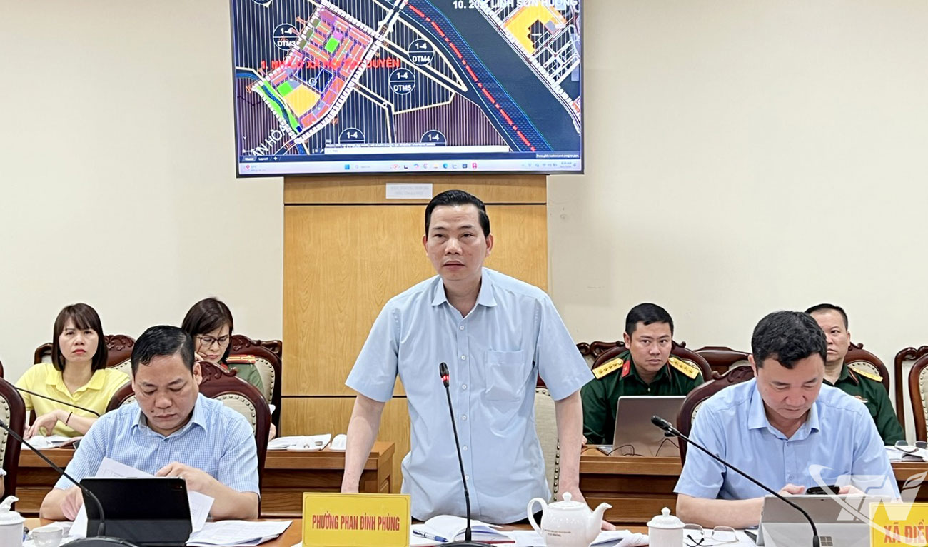 Đại diện phường Phan Đình Phùng phát biểu.