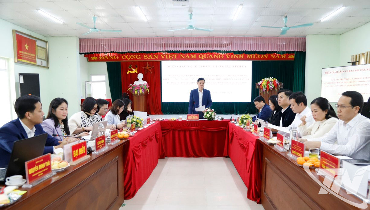 Quanh cảnh buổi giám sát.