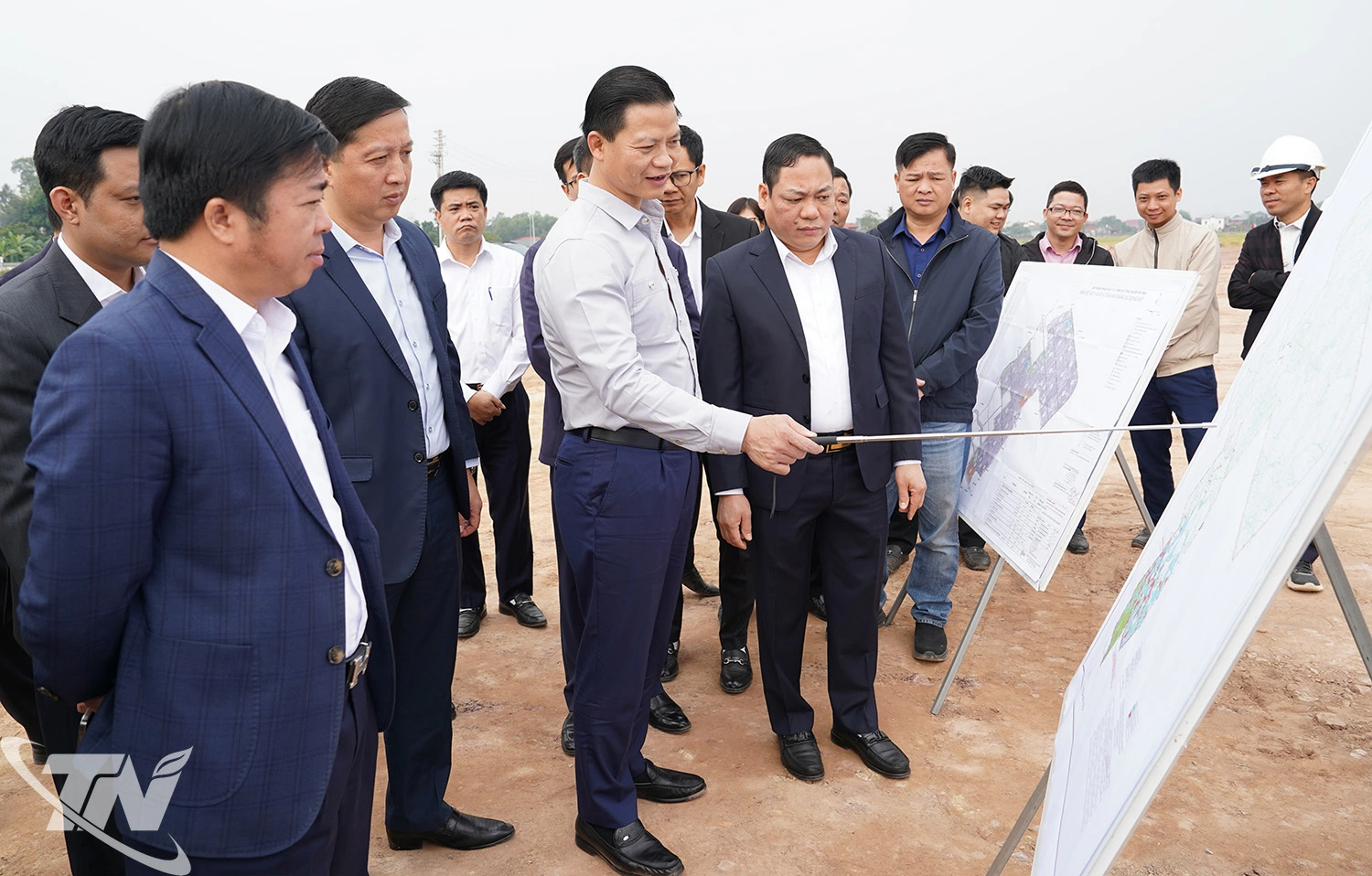 Đồng chí Chủ tịch UBND tỉnh Vương Quốc Tuấn kiểm tra tiến độ thực hiện Dự án xây dựng hạ tầng KCN Phú Bình.