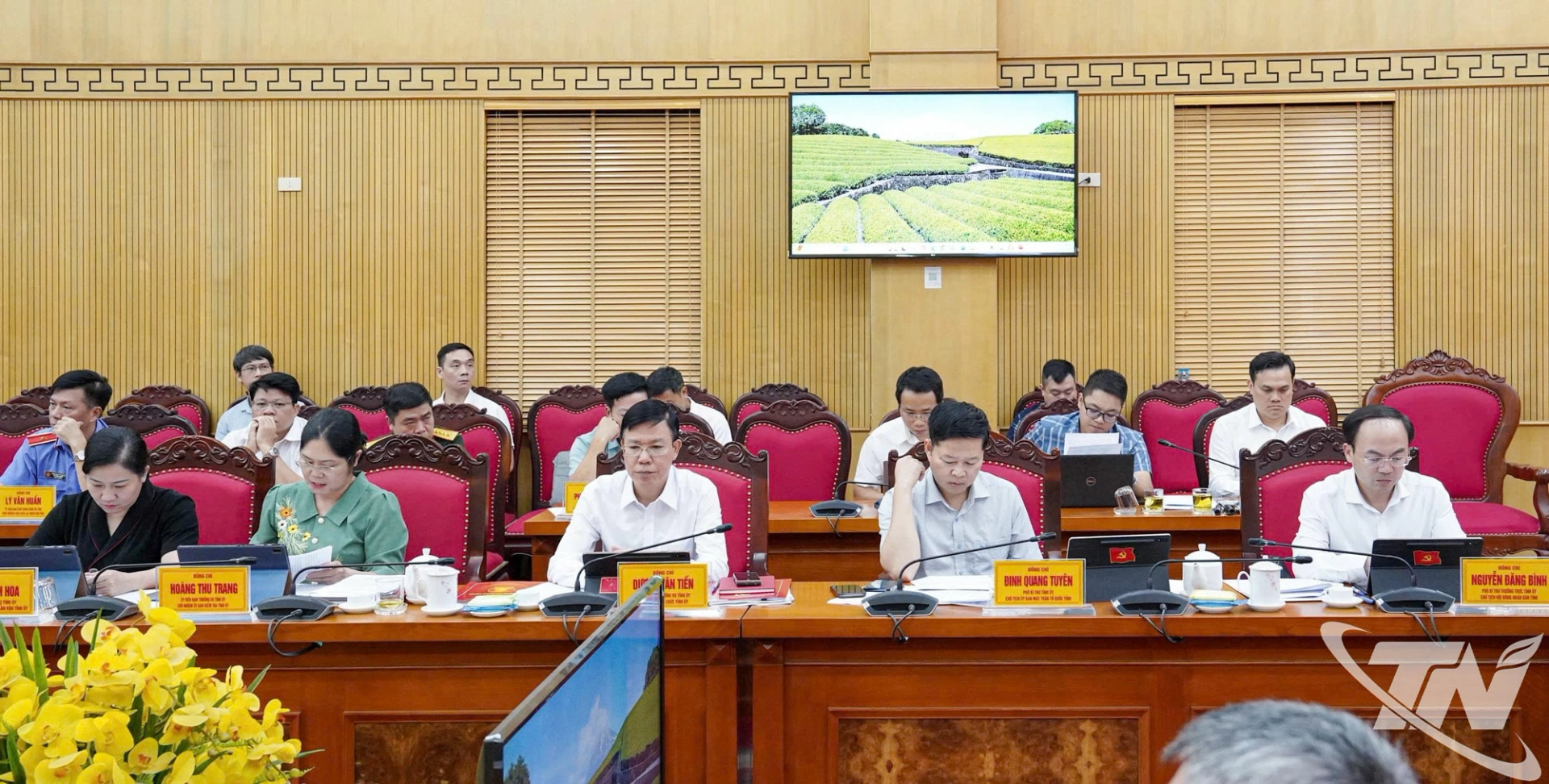 Các đồng chí Thường trực, Ủy viên Ban Thường vụ Tỉnh ủy và đại biểu dự Hội nghị.