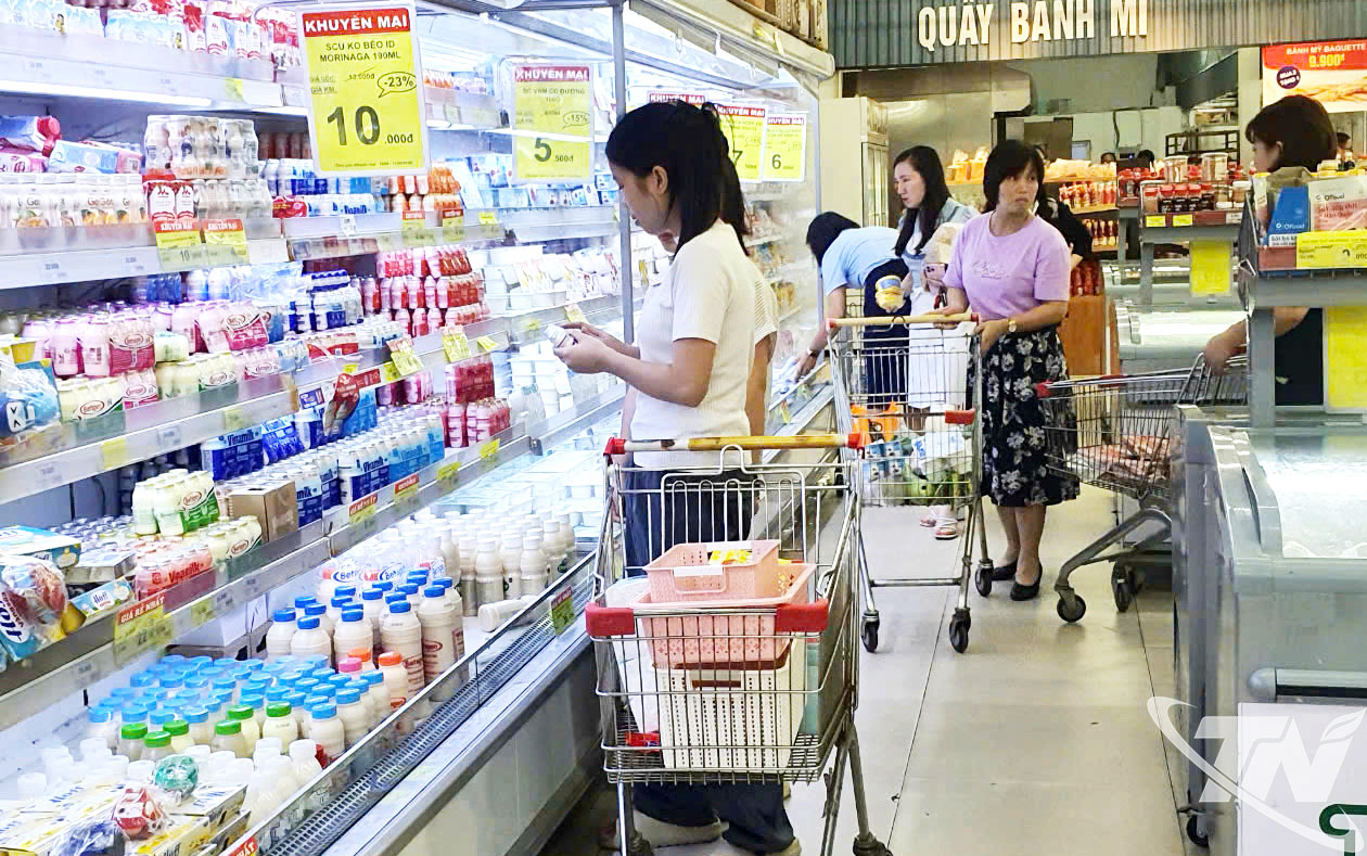 Nguồn vốn vay giúp nhiều doanh nghiệp hoạt động trong lĩnh vực thương mại - dịch vụ đáp ứng nhu cầu nhập hàng dịp cuối năm.