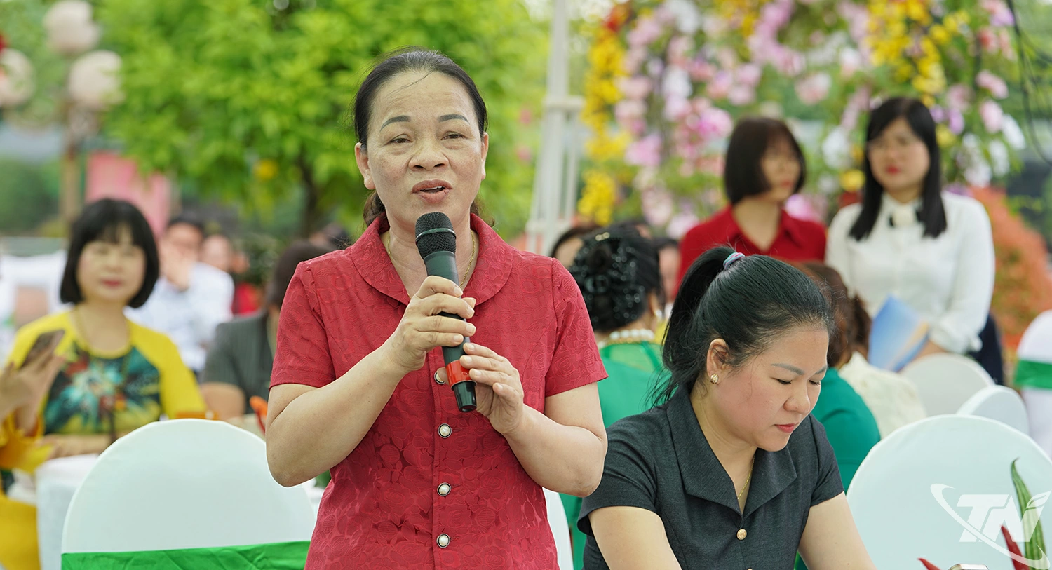 Đại diện các doanh nghiệp, hợp tác xã và chuyên gia trong lĩnh vực nông nghiệp phát biểu tại Chương trình.