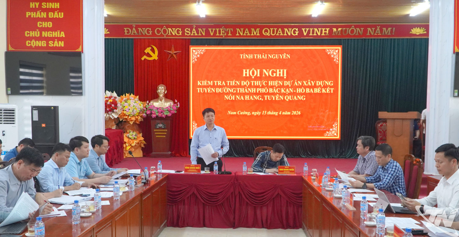 Đồng chí Phó Chủ tịch UBND tỉnh chủ trì buổi làm việc.