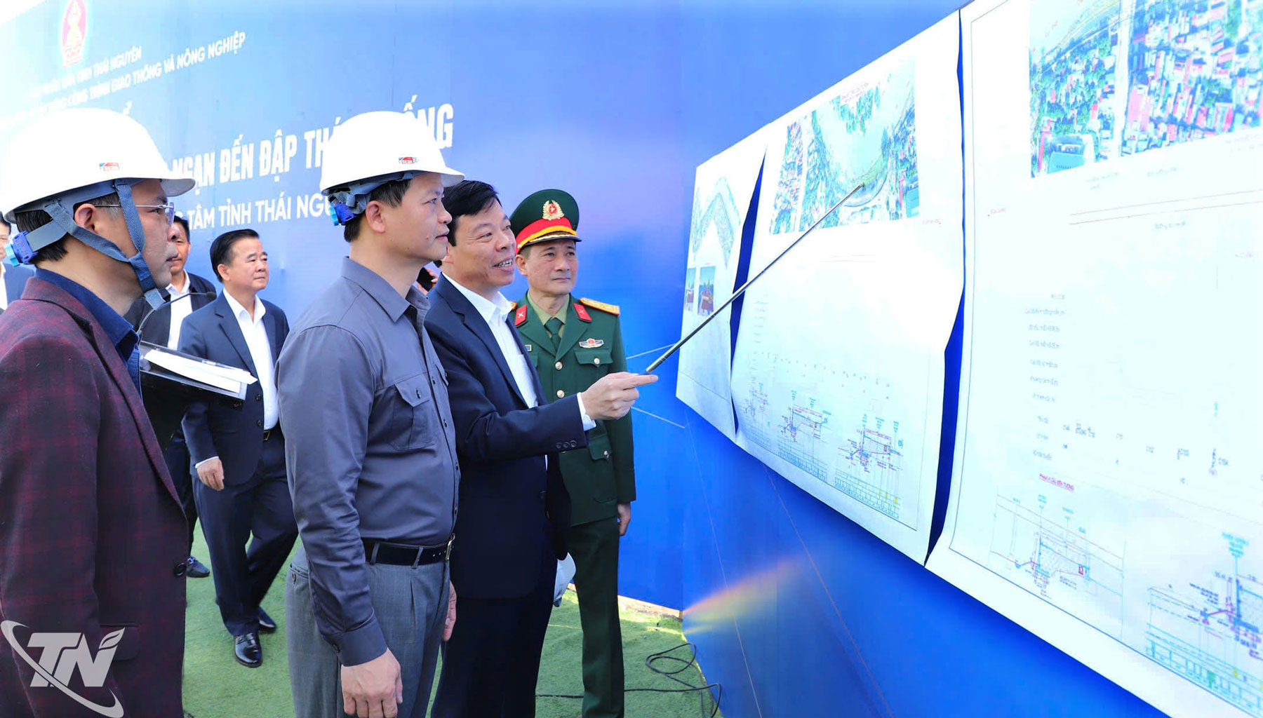 Chủ đầu tư thuyết minh Bản thiết kế Dự án tuyến đê Hữu Cầu.