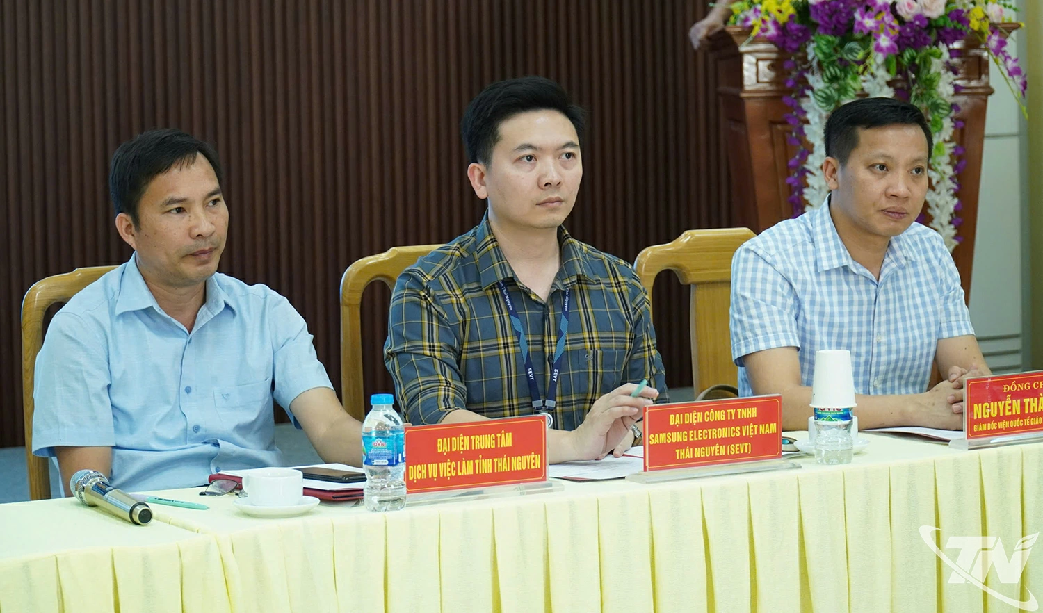 Đại diện các đơn vị xúc tiến việc làm và đào tạo nhân lực của tỉnh tham dự hội nghị.  