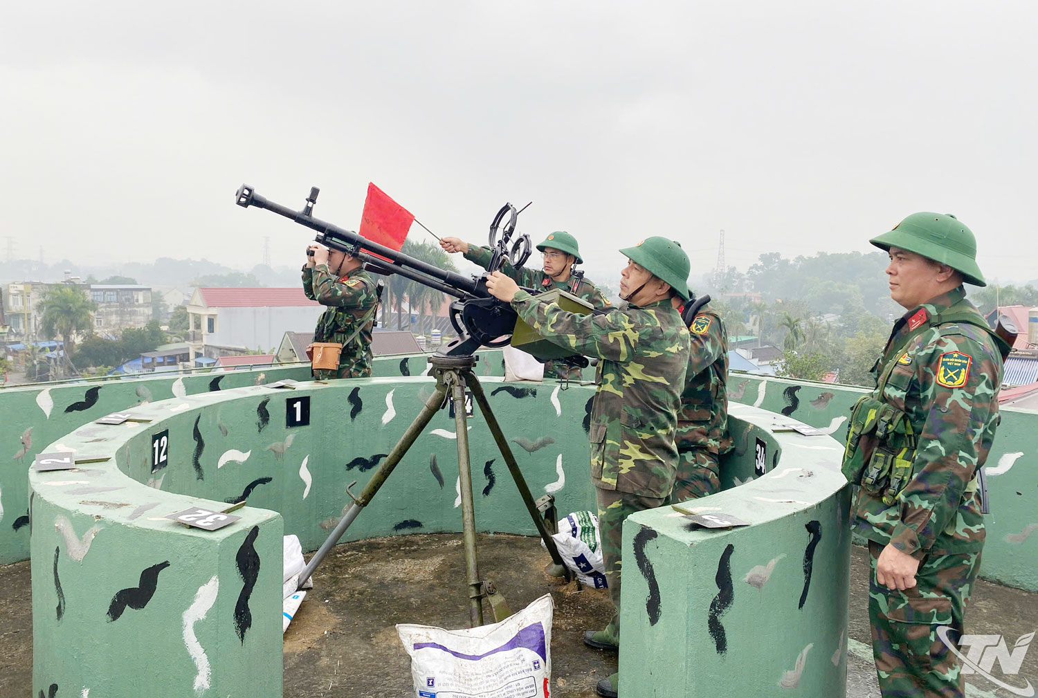 Chiến sĩ Trinh sát Đặc nhiệm lên đường thực hiện nhiệm vụ giữ gìn an ninh trật tự bảo vệ Đại hội Đảng.