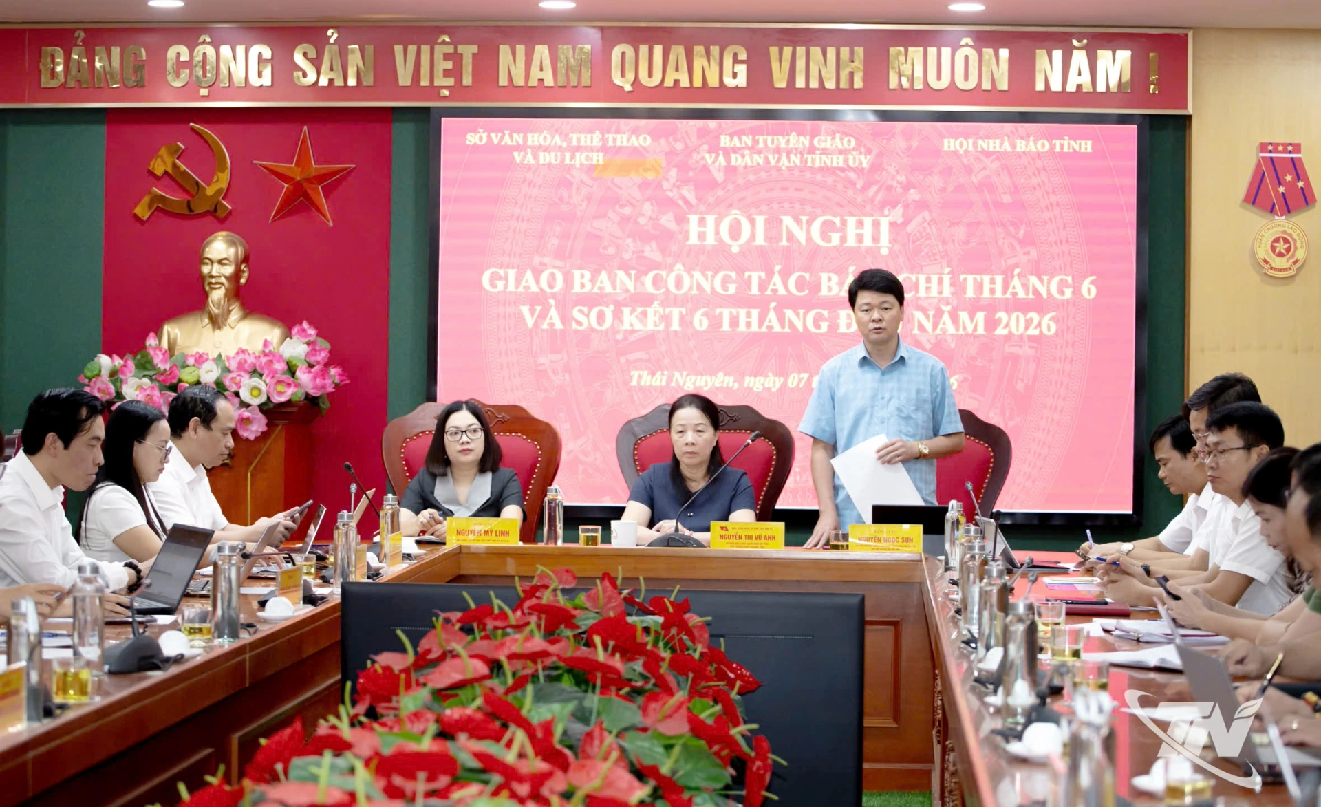 Đại diện lãnh đạo Báo và Phát thanh, Truyền hình Thái Nguyên phát biểu tại buổi làm việc.