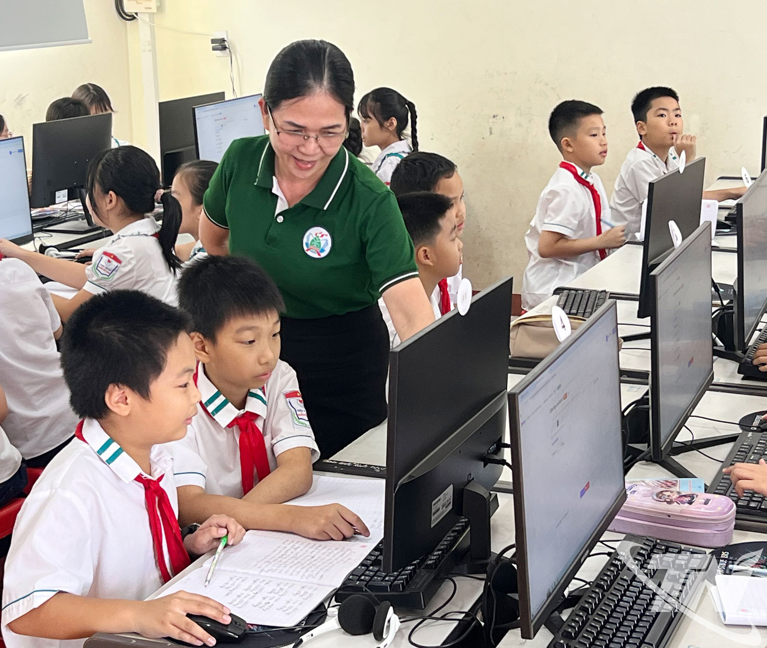 Đội ngũ giáo viên trên địa bàn tỉnh luôn quan tâm đổi mới, sáng tạo, ứng dụng công nghệ thông tin trong giảng dạy.