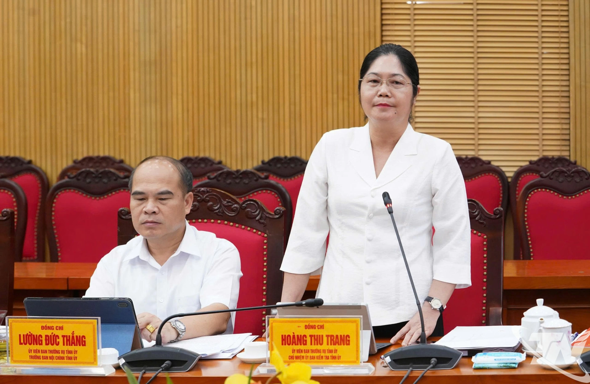 Đồng chí Chủ nhiệm Ủy ban Kiểm tra Tỉnh ủy Hoàng Thu Trang phát biểu.