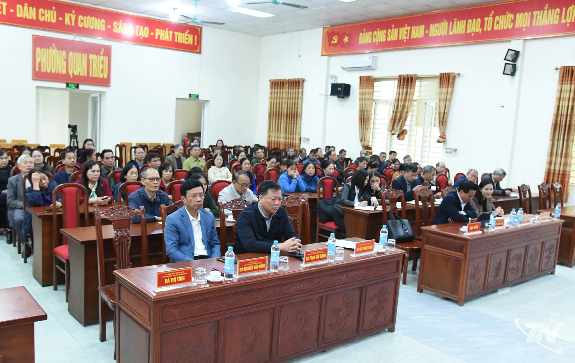 Quang cảnh buổi tiếp xúc.