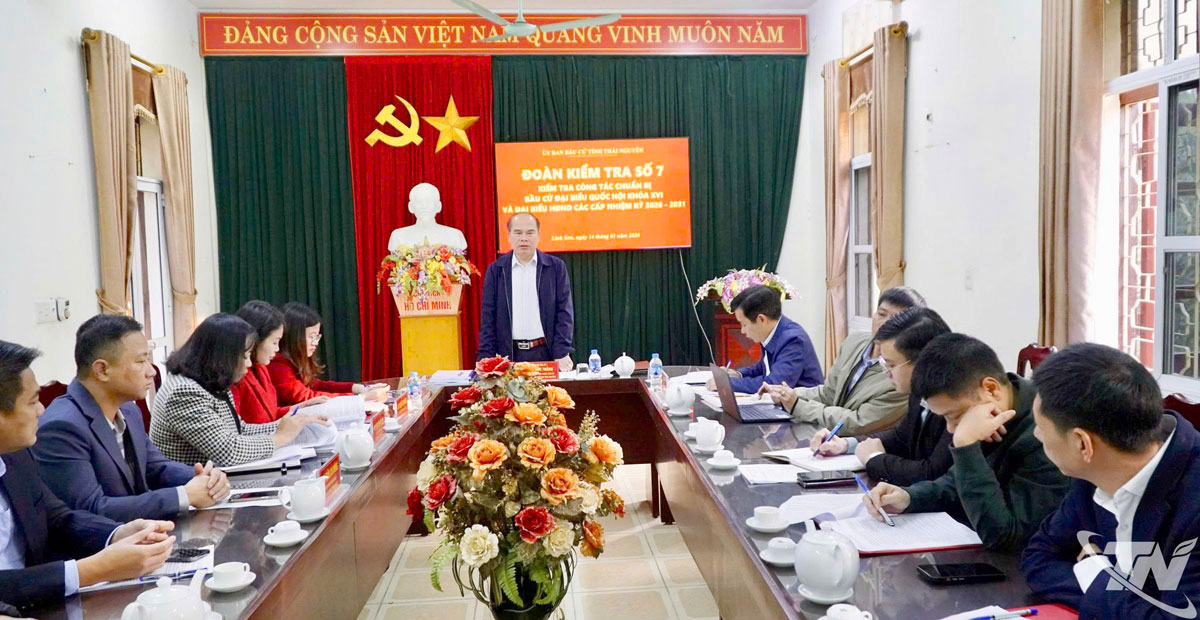 Đo&agrave;n c&ocirc;ng t&aacute;c l&agrave;m việc tại phường Linh Sơn