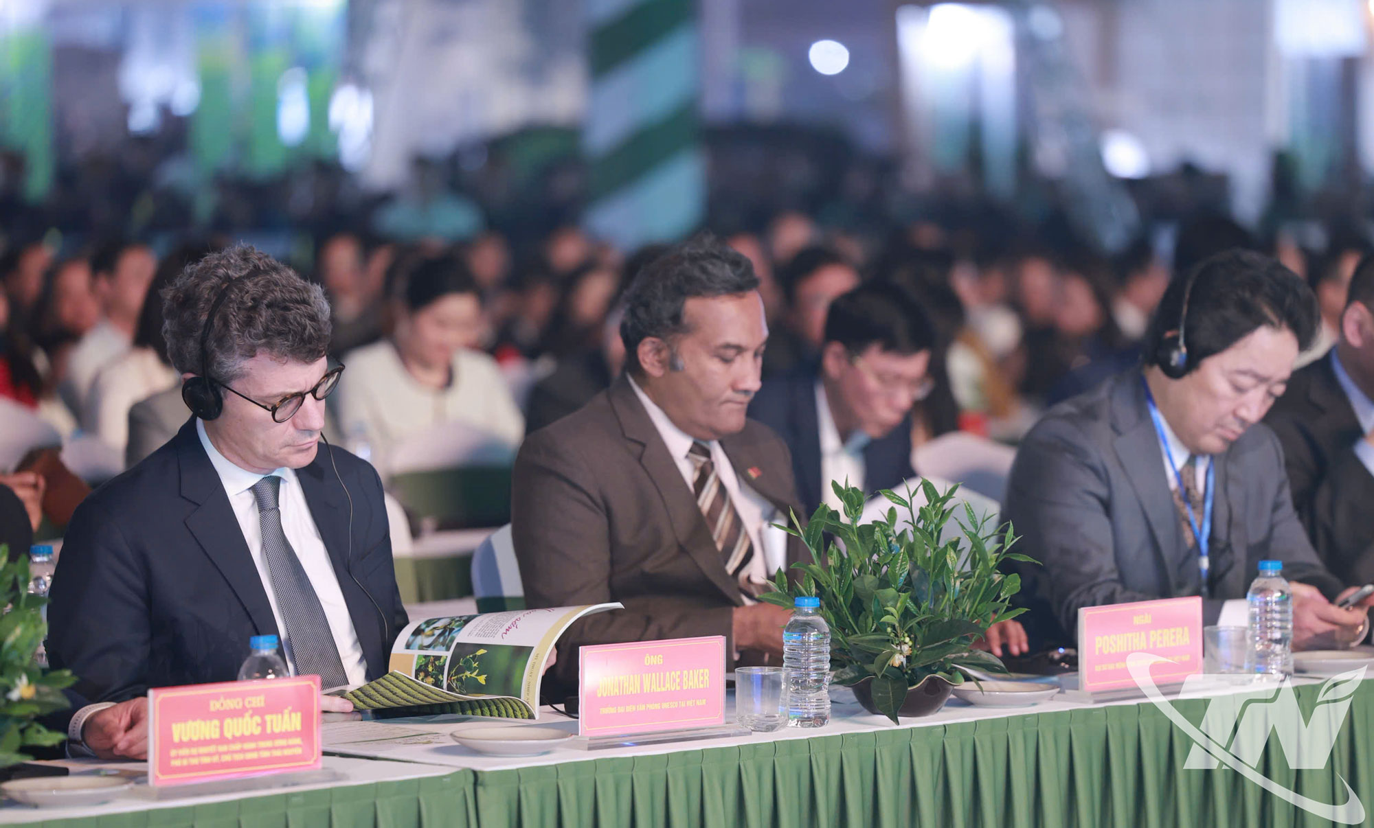 C&aacute;c đại biểu quốc tế dự Lễ khai mạc.