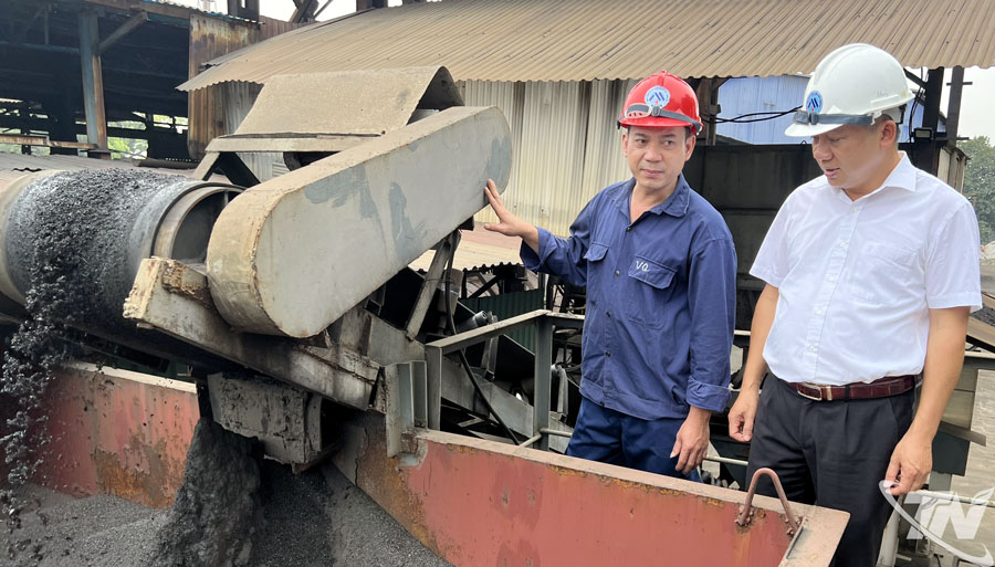 S&aacute;ng kiến &ldquo;Nghi&ecirc;n cứu c&ocirc;ng nghệ thu hồi c&aacute;cbon v&agrave; kẽm &ocirc;x&iacute;t từ xỉ thải hệ thống l&ograve; quay luyện bột &ocirc;x&iacute;t kẽm 60% Zn tại Ph&acirc;n xưởng Luyện kim, C&ocirc;ng ty CP Kim loại mầu&rdquo; đoạt giải cao tại Hội thi S&aacute;ng tạo Kỹ thuật năm 2024.