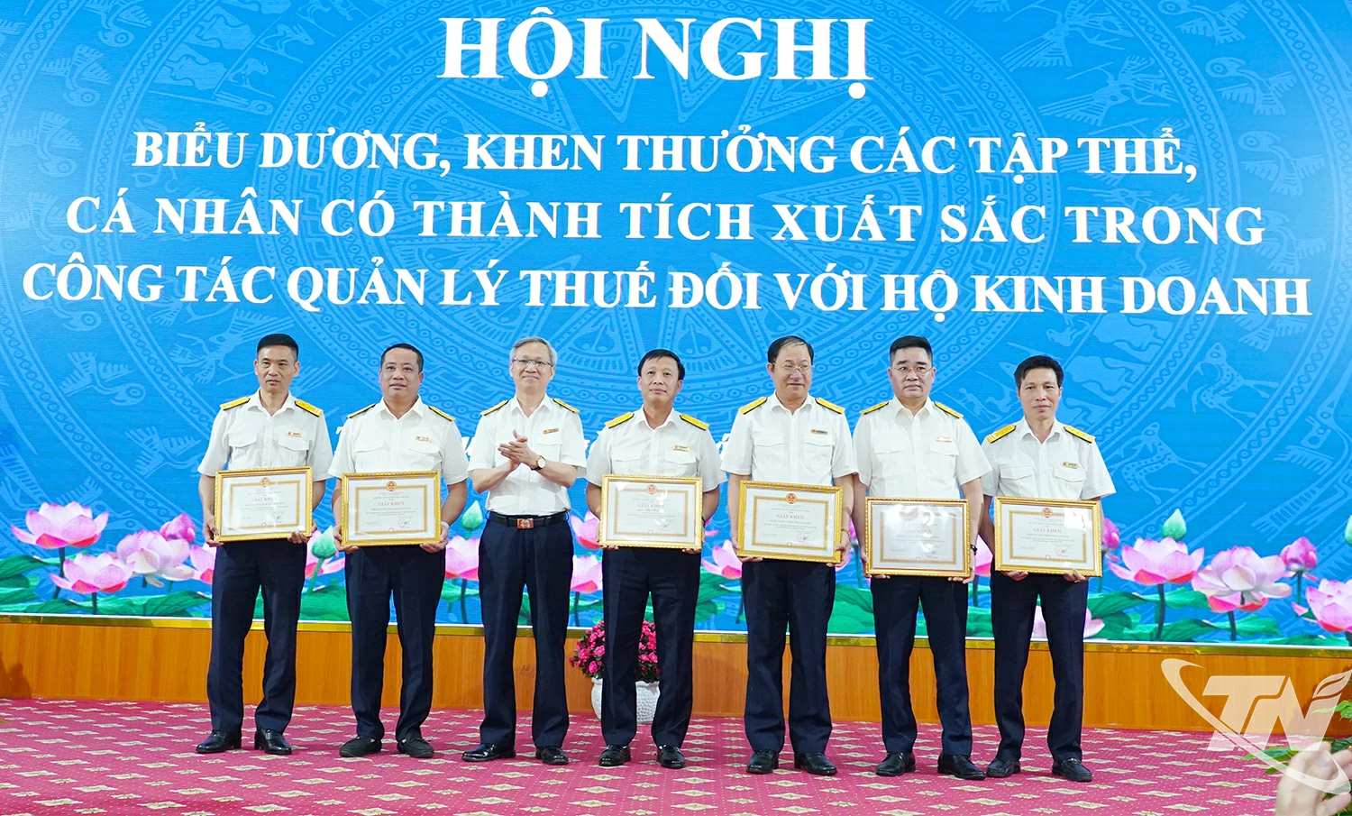 Thuế tỉnh Thái Nguyên biểu dương, khen thưởng các tập thể có thành tích trong công tác quản lý thuế đối với cá nhân, hộ kinh doanh.