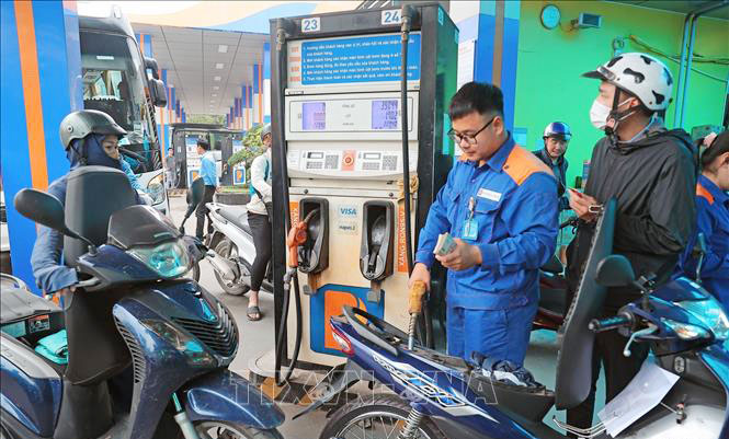 Giá xăng dầu tiếp tục giảm từ 24h00 ngày 26/3.