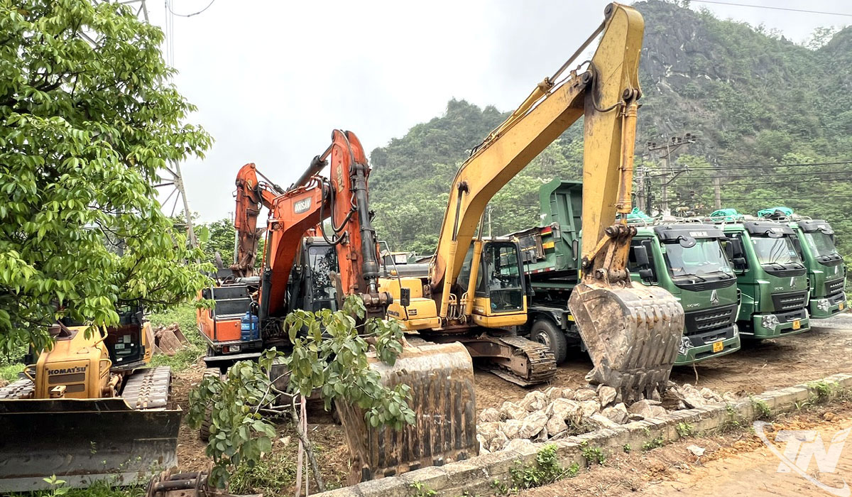 Phương tiện, máy móc phục vụ thi công công trình.