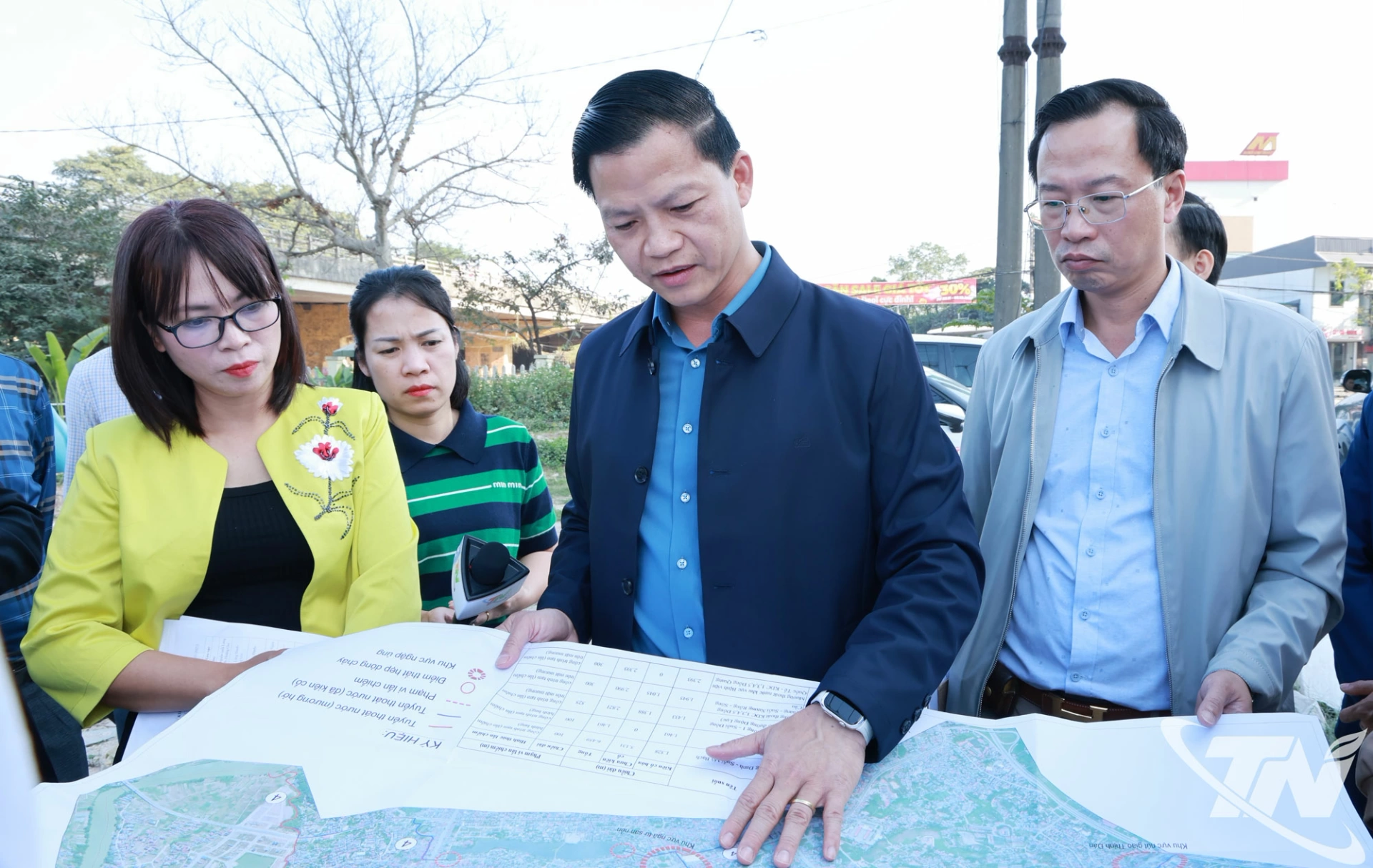 Đồng chí nhấn mạnh, việc khắc phục ngập úng không chỉ là yêu cầu dân sinh cấp bách mà còn là nhiệm vụ cần triển khai ngay với tinh thần trách nhiệm cao nhất.