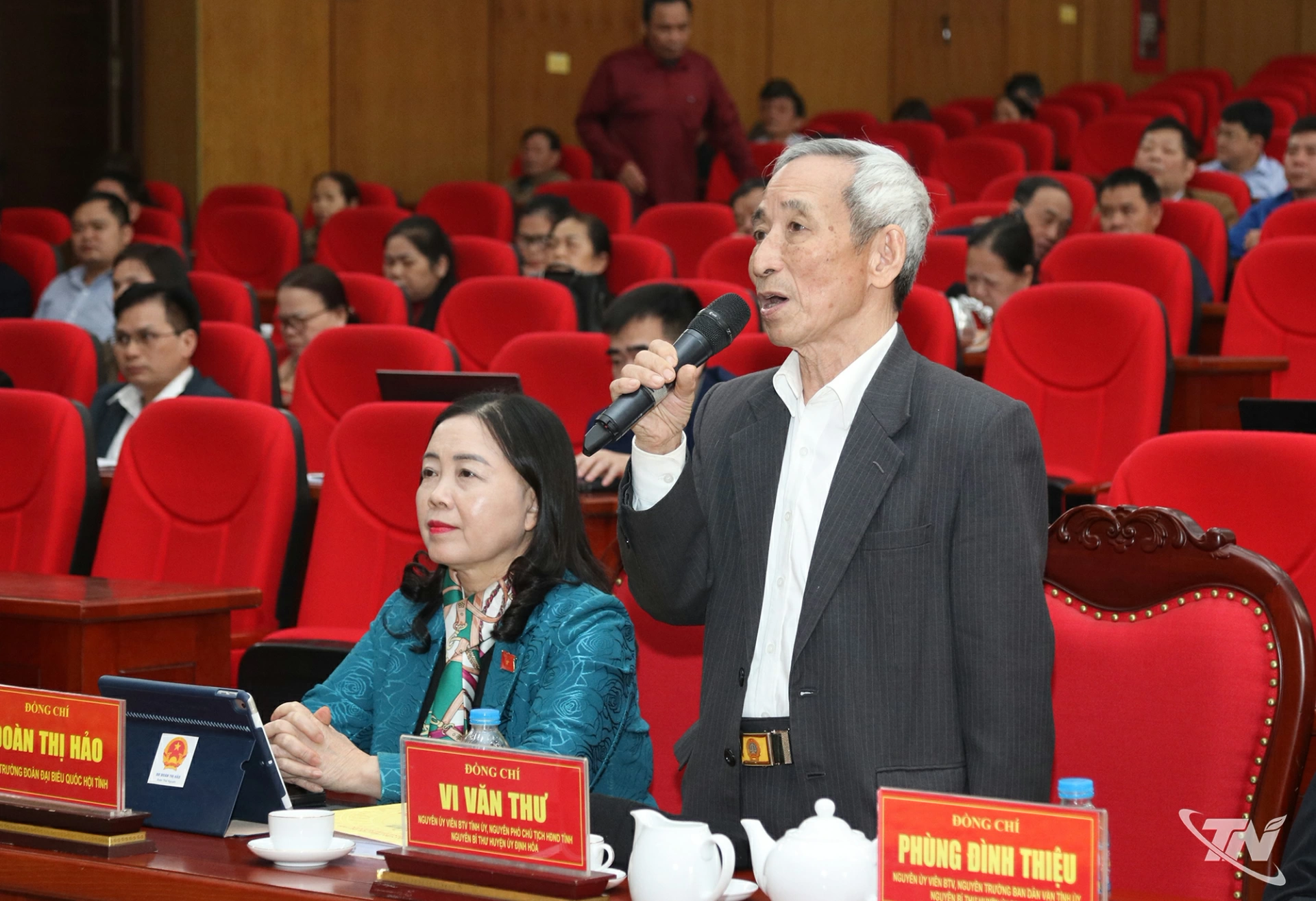 Cử tri xã Định Hóa phát biểu nêu ý kiến.