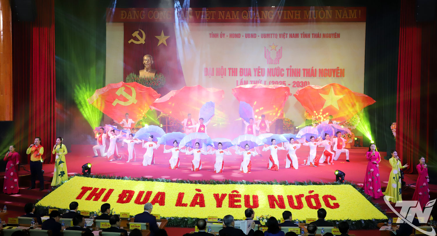 Văn nghệ chào mừng Đại hội.