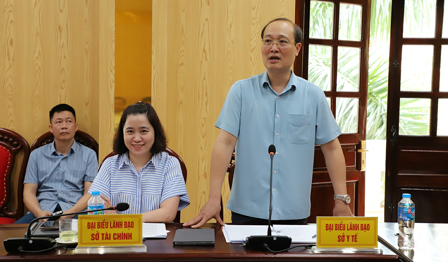 Lãnh đạo sở Y tế báo cáo tại buổi làm việc.
