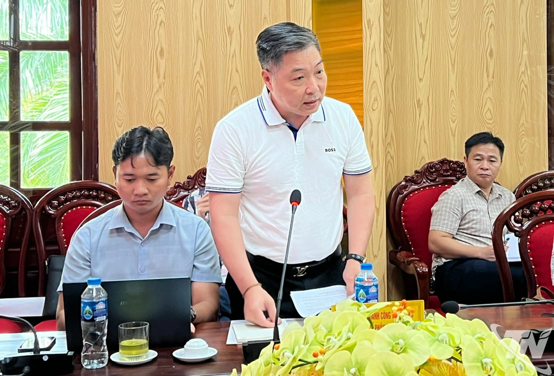 Đại biểu phát biểu ý kiến tại buổi làm việc.