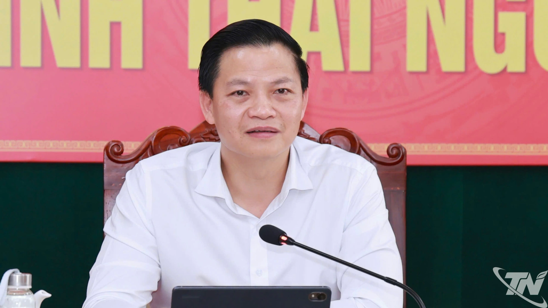 Đồng chí Chủ tịch UBND tỉnh Vương Quốc Tuấn phát biểu tại buổi tiếp công dân.