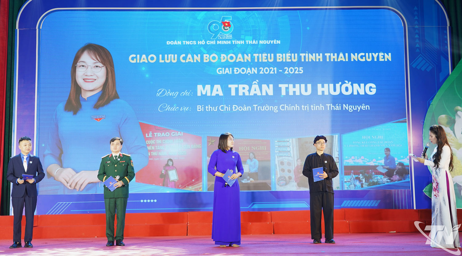 Điểm nhấn của chương trình là phần giao lưu với các cán bộ Đoàn tiêu biểu.