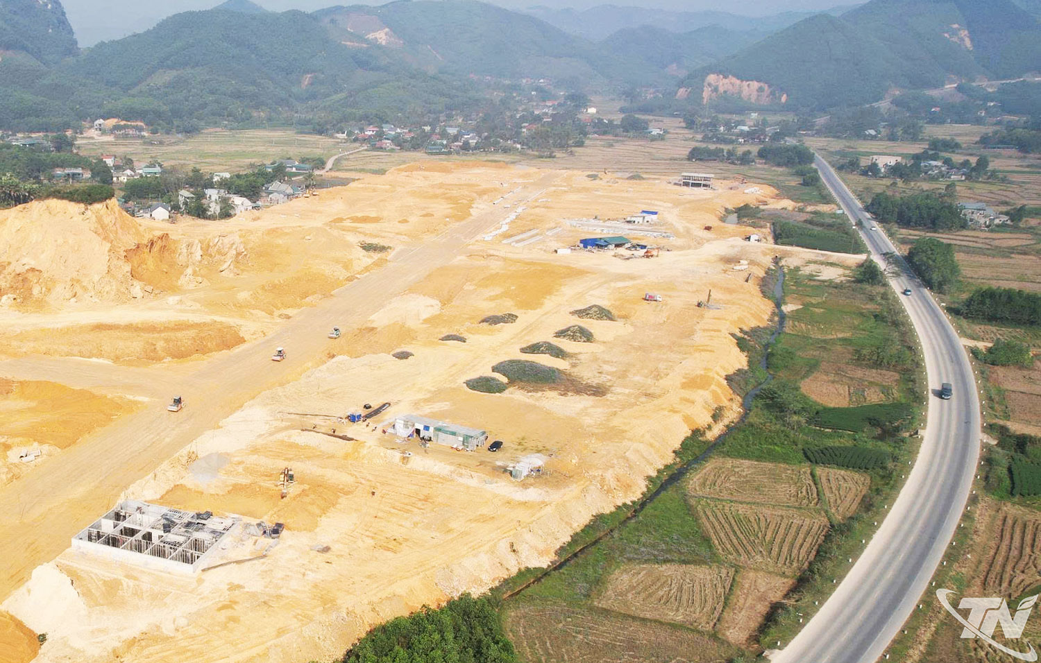 Hệ thống giao thông liên vùng tạo động lực kết nối các khu, cụm công nghiệp   trên địa bàn tỉnh với chuỗi sản xuất và logistics khu vực phía Bắc.