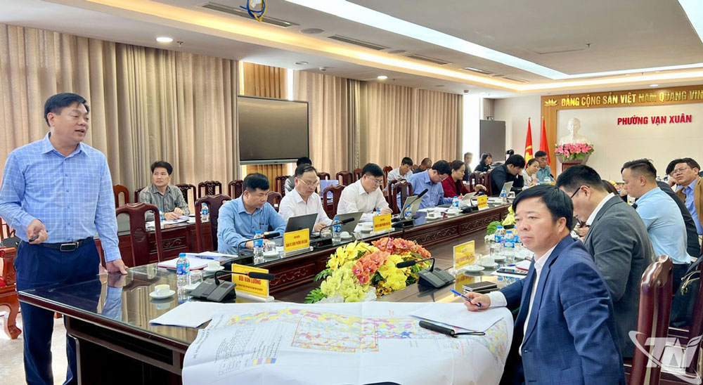 Đoàn công tác làm việc với chính quyền phường Vạn Xuân và các xã, phường có dự án đi qua